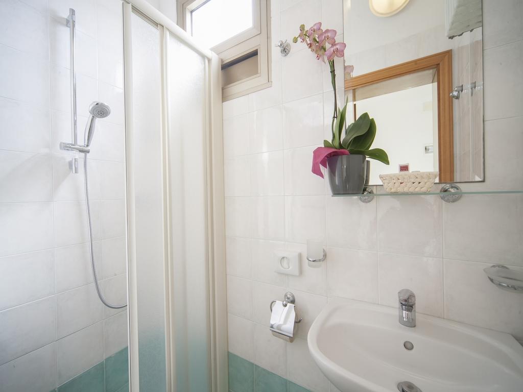 bagno hotel manola